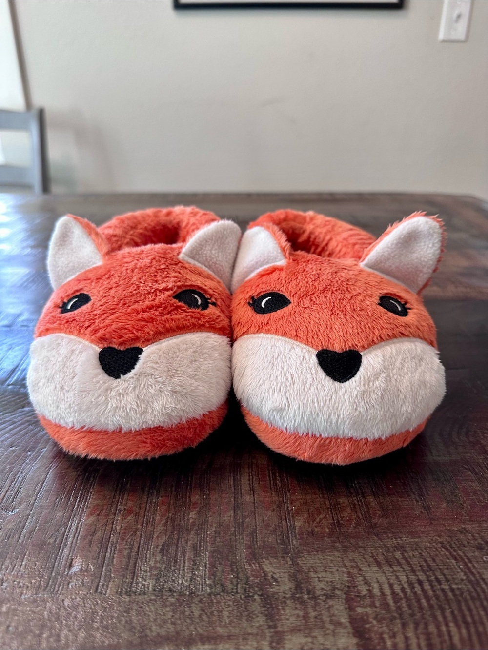 dearfoams Kids Plush Fox Slippers in Orange and Cream